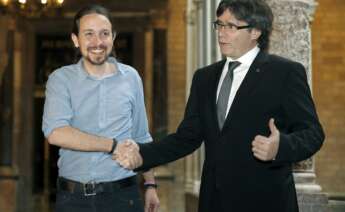 Pablo Iglesias y Carles Puigdemont en una reunión en Barcelona, en abril de 2016 | EFE/AD/Archivo