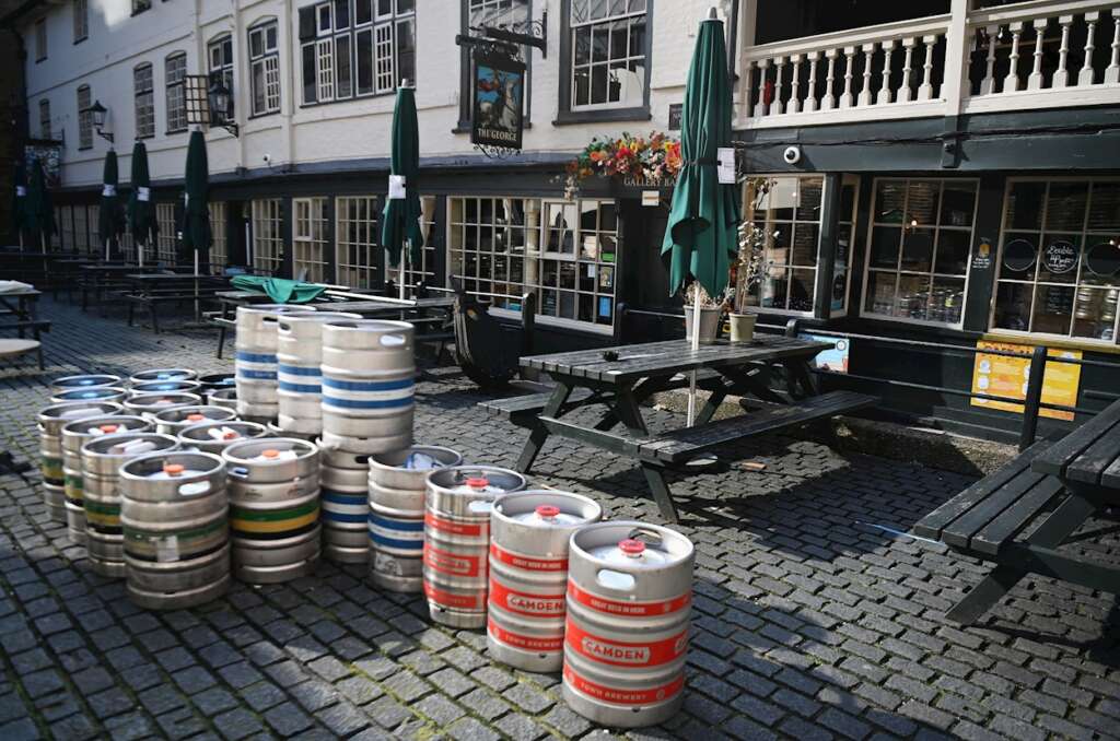 Un pub cerrado en Londres durante el confinamiento./ EFE/EPA/ANDY RAIN