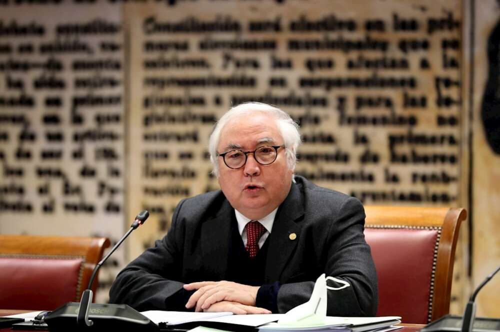 El Ministro de Universidades, Manuel Castells, comparece ente la comisión de Ciencia, Innovación y Universidades, este jueves, en el Senado. EFE/Kiko Huesca