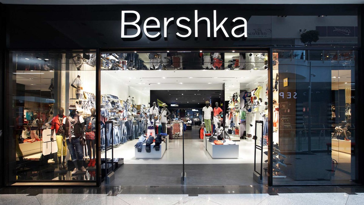 Fachada exterior de una tienda de Bershka