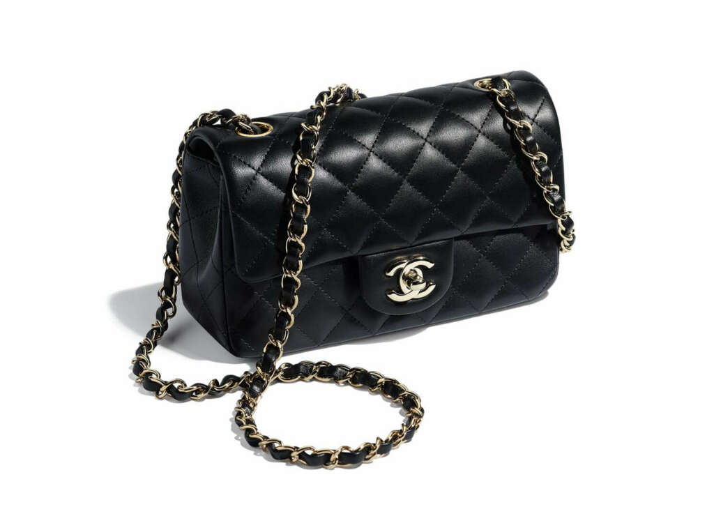 Bolso mini con solapa de Chanel