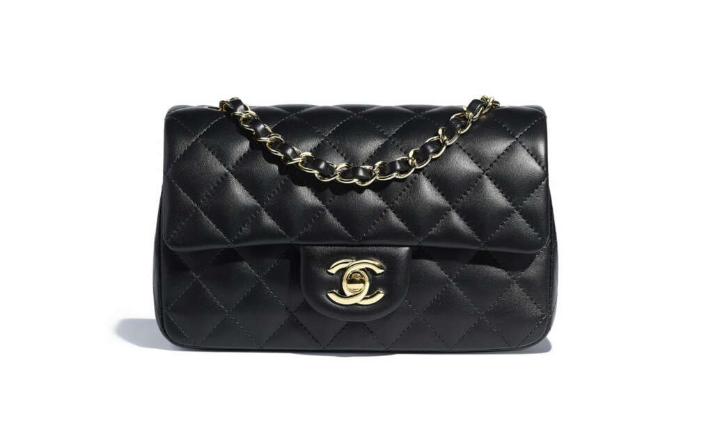 Bolso mini con solapa de Chanel