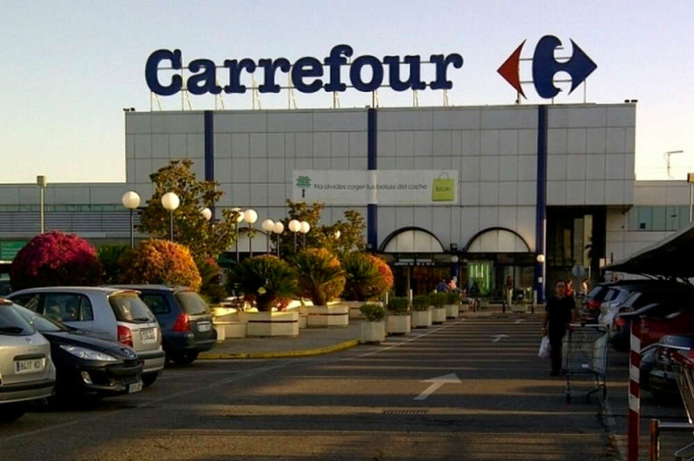 Exterior de un establecimiento de Carrefour