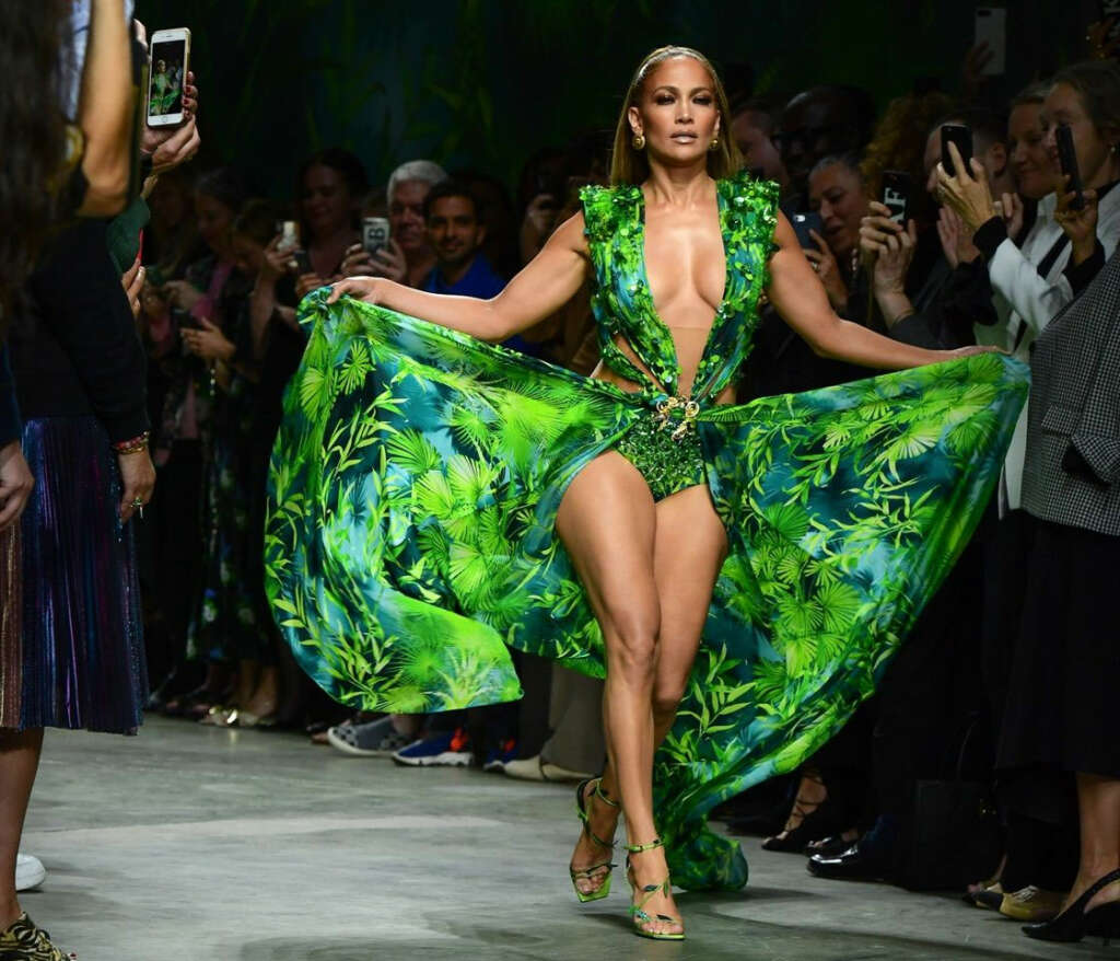 Jennifer López con el 'Jungle Dress' de Versace