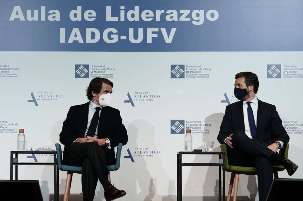 El ex presidente José María Aznar y el líder del Partido Popular, Pablo Casado. Foto: David Mudarra/PP