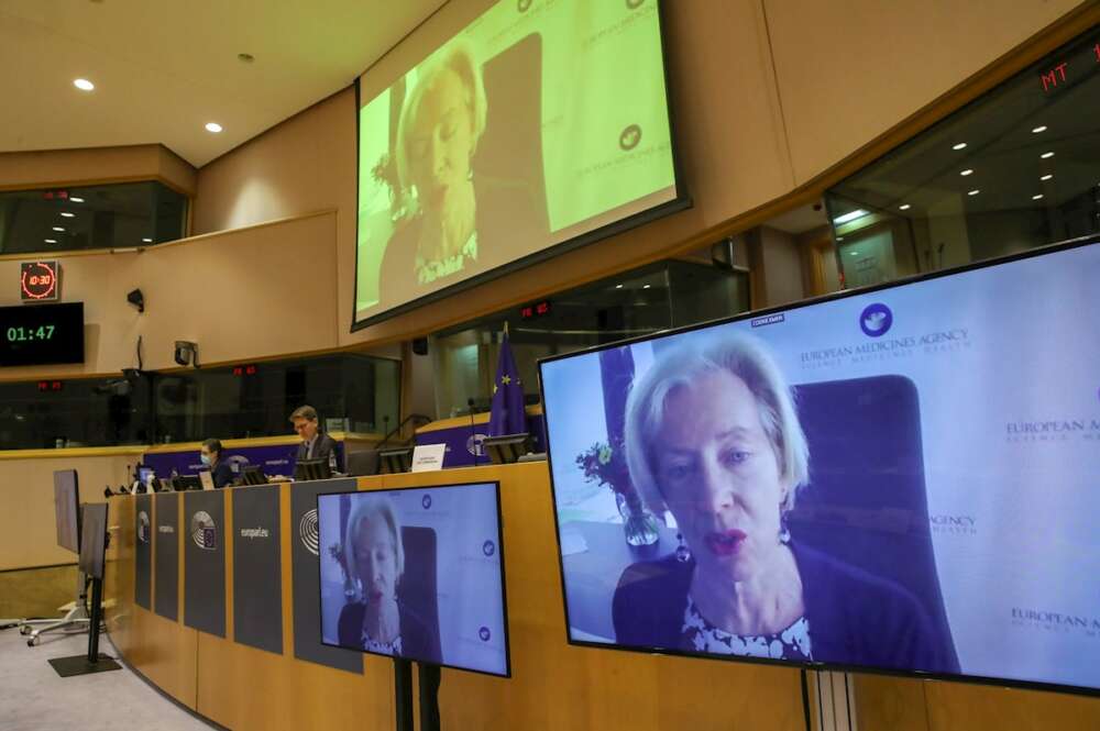 La directora de la Agencia Europea del Medicamento (EMA), Emer Cooke, en su intervención de este martes en la Eurocámara./ EFE