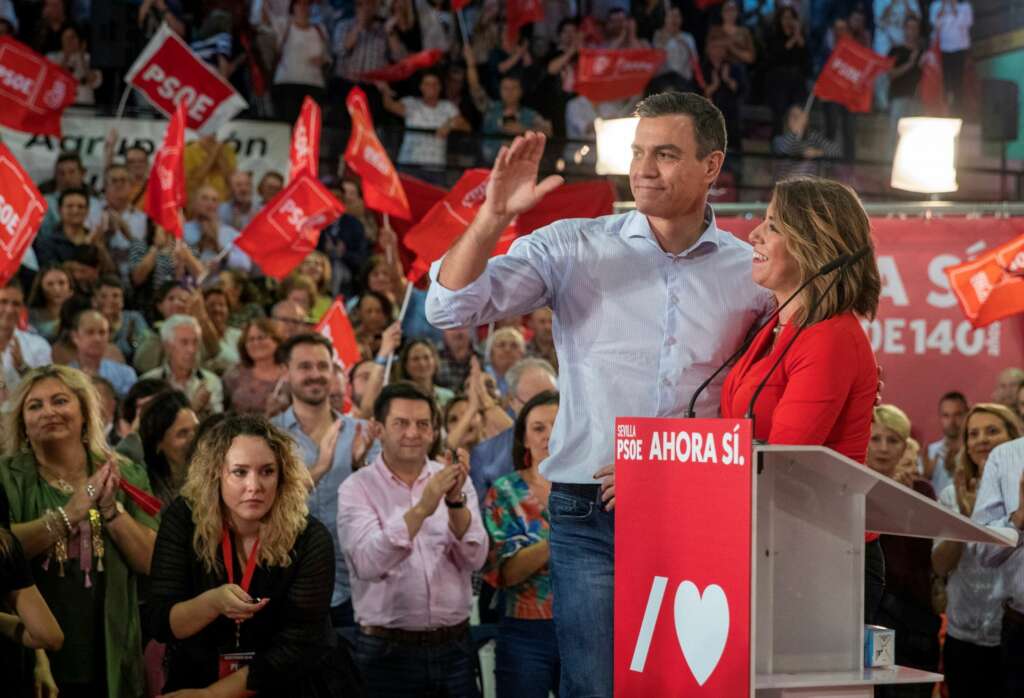 Pedro Sánchez y Susana Díaz durante la campaña electoral del 9-N en Sevilla. EFE