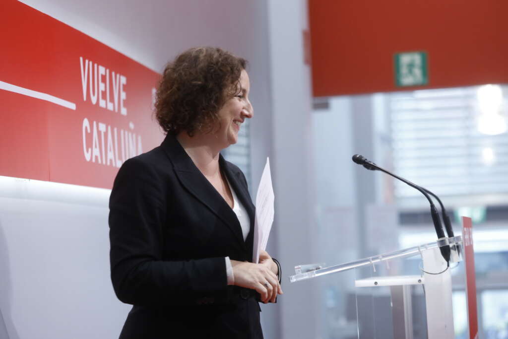 La portavoz del PSC, Alicia Romero, en una rueda de prensa en la sede del partido / PSC