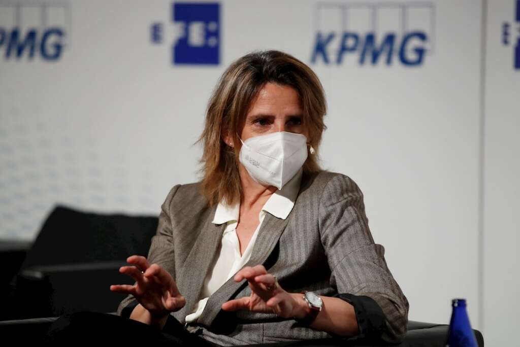 La vicepresidenta cuarta y ministra para la Transición Ecológica y el Reto Demográfico, Teresa Ribera, participa este miércoles en el cuarto de los foros que organizan EFE y la consultora KPMG sobre los fondos europeos, que en esta ocasión estará centrado en el reto de la transición energética, en el Instituto Cervantes, en Madrid. EFE/Juan Carlos Hidalgo