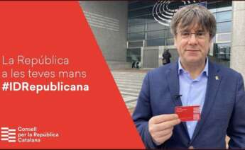 Puigdemont y su tarjeta republicana con la que promociona su Consell per la República