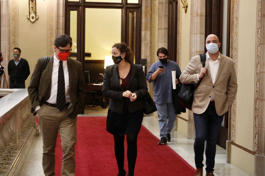 La portavoz del PSC, Eva Granados, junto al presidente del patido, Salvador Illa, en el Parlament de Cataluña / Imagen cedida