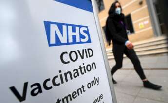 Un centro de vacunación en Londres, el 7 de abril de 2021. Científicos estiman que Reino Unido tendrá inmunidad de grupo contra el coronavirus el 12 de abril | EFE/EPA/AR