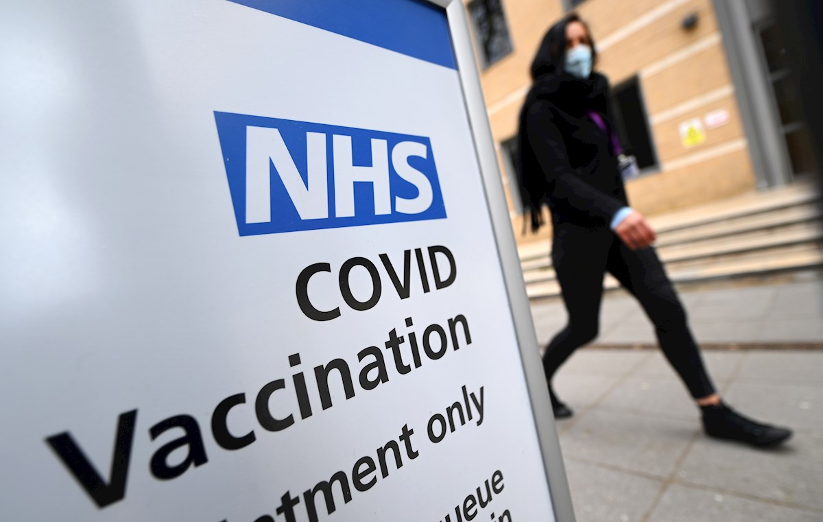 Un centro de vacunación en Londres, el 7 de abril de 2021. Científicos estiman que Reino Unido tendrá inmunidad de grupo contra el coronavirus el 12 de abril | EFE/EPA/AR