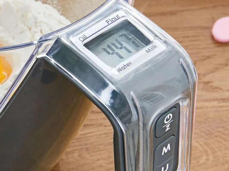 Báscula con jarra medidora de Lidl