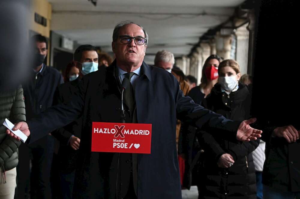 El candidato del PSOE a la Comunidad de Madrid, Ángel Gabilondo, protagoniza un acto electoral este jueves en Alcalá de Henares. EFE/Fernando Villar