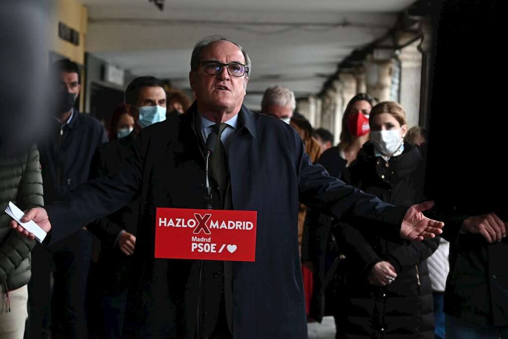 El candidato del PSOE a la Comunidad de Madrid, Ángel Gabilondo, protagoniza un acto electoral este jueves en Alcalá de Henares. EFE/Fernando Villar