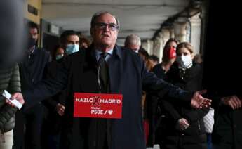 El candidato del PSOE a la Comunidad de Madrid, Ángel Gabilondo, protagoniza un acto electoral este jueves en Alcalá de Henares. EFE/Fernando Villar