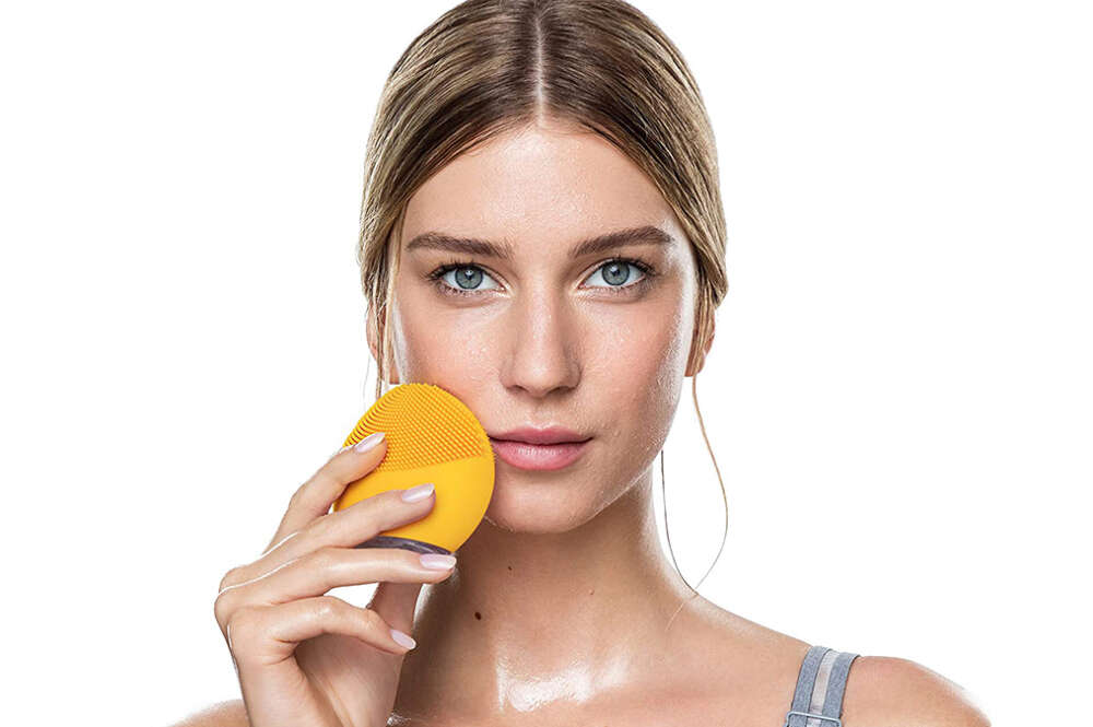 Cepillo inteligente para limpieza facial de Foreo, en Amazon