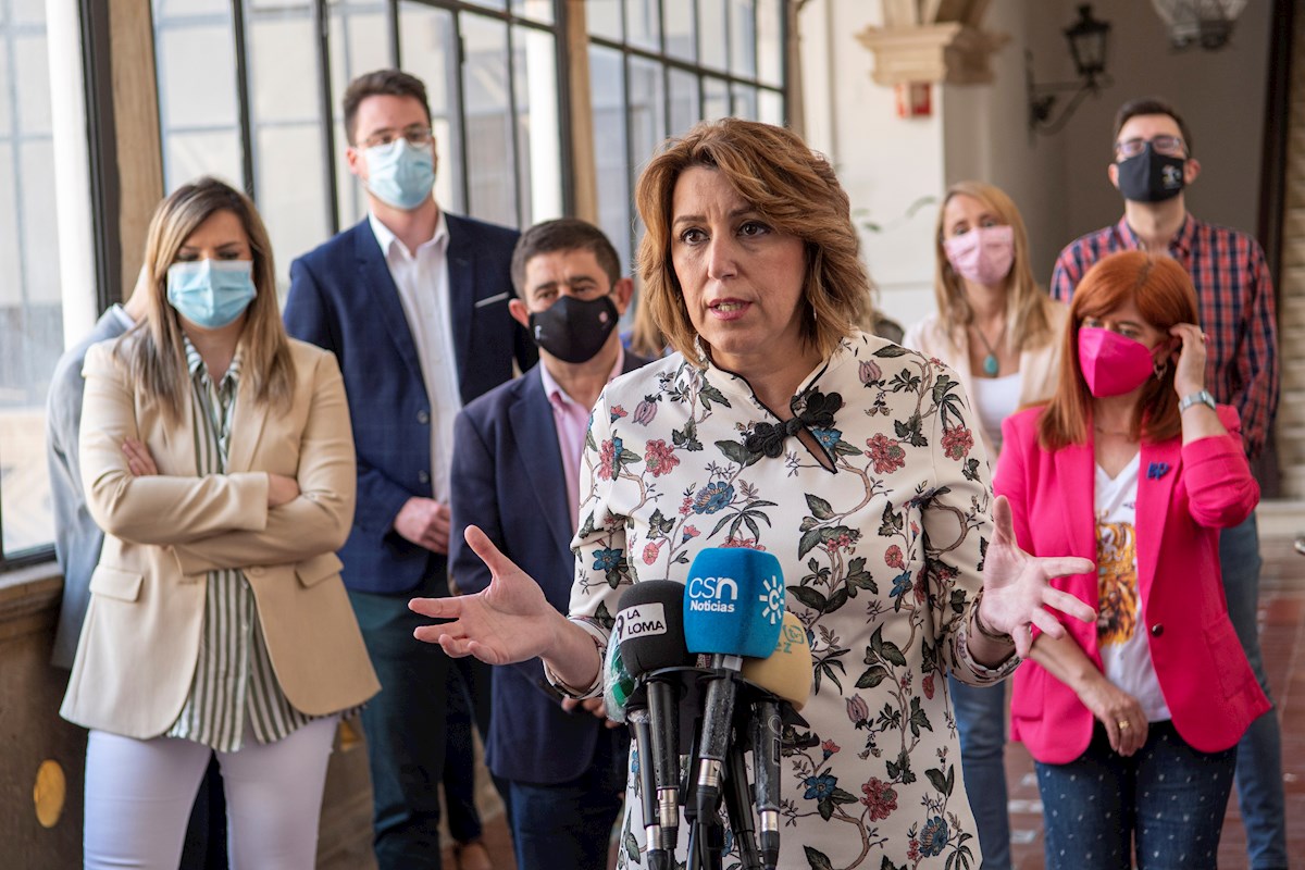 La secretaria general del PSOE de Andalucía, Susana Díaz, hace declaraciones durante su visita a Úbeda. EFE/ Carlos Cid