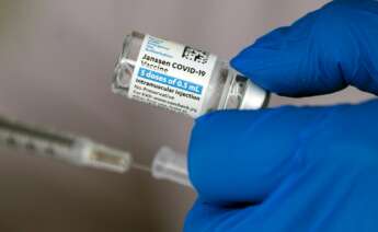 Dosis de la vacuna contra la Covid-19 de Janssen, que está siendo suspendida debido a unos casos de coágulos detectados en EEUU | EFE/EL/Archivo