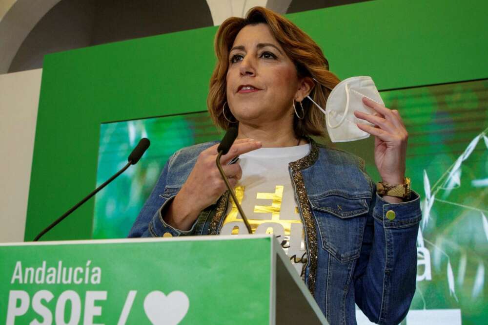 La secretaria general del PSOE andaluz, Susana Díaz, da una rueda de prensa este jueves en la sede del partido en Sevilla, donde ha informado que se suma a la petición del adelanto de las primarias de su partido para elegir al candidato a la Presidencia de la Junta, decisión que ha comunicado unas horas antes de que la Ejecutiva Federal active el inicio de este proceso. EFE/Julio Muñoz