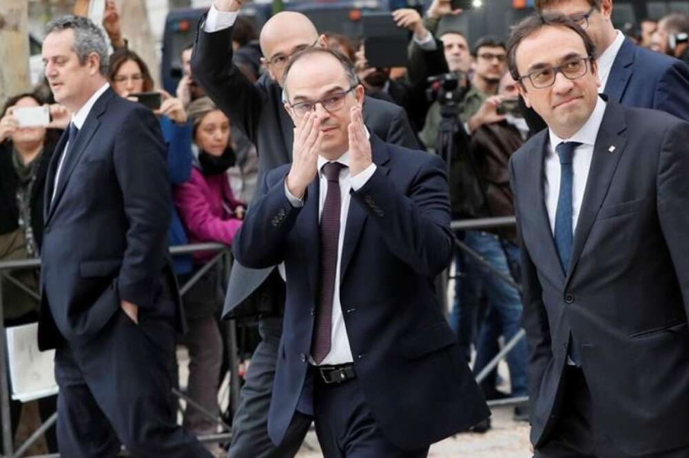 Los exconsellers Joaquim Forn (izquierda), Jordi Turull (centro) y Josep Rull (derecha) a su llegada a la Audiencia Nacional. EFE/Archivo