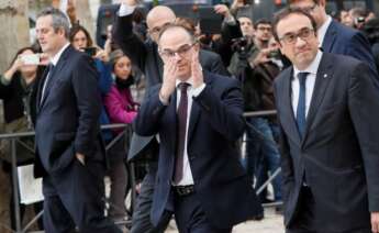 Los exconsellers Joaquim Forn (izquierda), Jordi Turull (centro) y Josep Rull (derecha) a su llegada a la Audiencia Nacional. EFE/Archivo