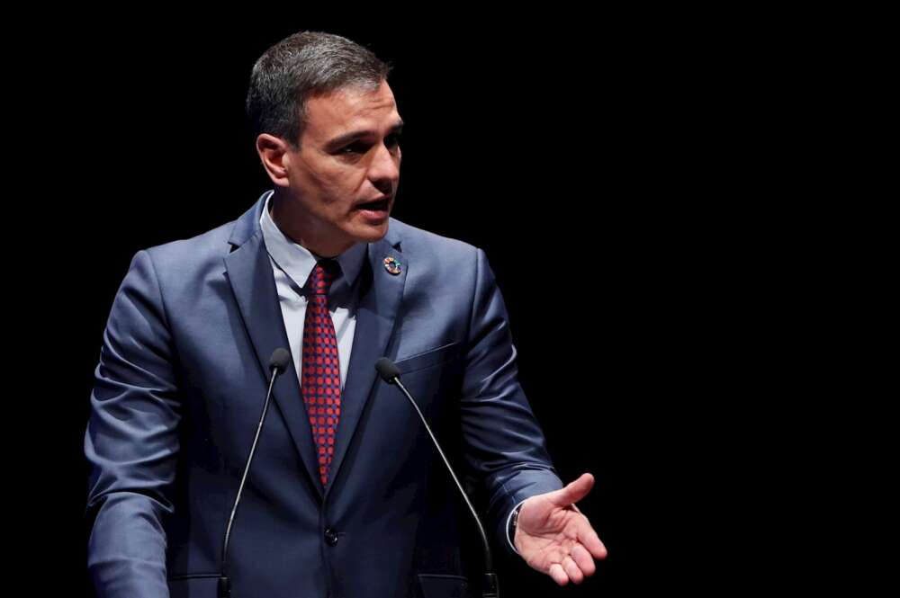 El presidente del Gobierno español, Pedro Sánchez, pronuncia un discurso durante la inauguración del IV Congreso Iberoamericano CEAPI (Consejo Empresarial Alianza por Iberoamérica), este lunes, en Madrid. EFE/Mariscal