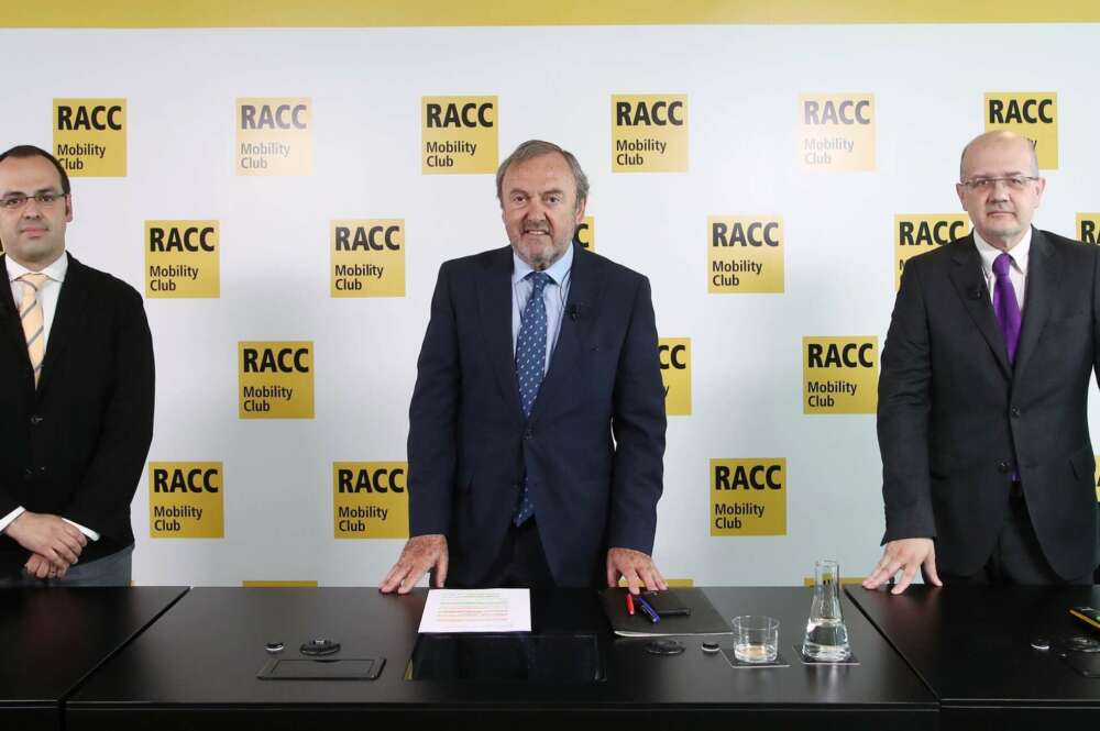 Cristian Bardají, Director del Área de Movilidad del RACC; Josep Mateu, Presidente del RACC; y Joan Sabartés, Director de operaciones de Bon Preu.