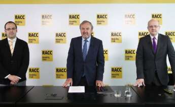 Cristian Bardají, Director del Área de Movilidad del RACC; Josep Mateu, Presidente del RACC; y Joan Sabartés, Director de operaciones de Bon Preu.