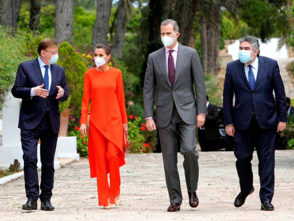 Reina Letizia y Rey Felipe en la entrega del Premio Cervantes en Valencia