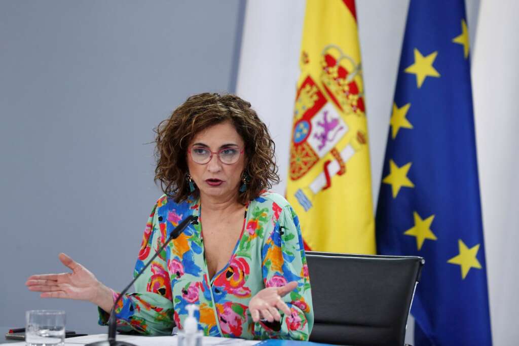 La portavoz del Gobierno y ministra de Hacienda, María Jesús Montero durante la rueda de prensa tras el Consejo de Ministros celebrada en el Palacio de la Moncloa en Madrid este martes. EFE/Emilio Naranjo