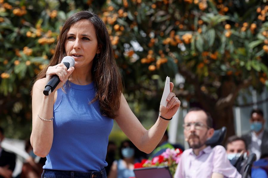 La ministra de Derechos Sociales, Ione Belarra, presenta a todos los miembros de su candidatura a la cuarta asamblea ciudadana estatal de Podemos (Vistalegre IV) en el inicio oficial de su campaña como candidata a la secretaría general de Podemos. EFE/Kai Försterling