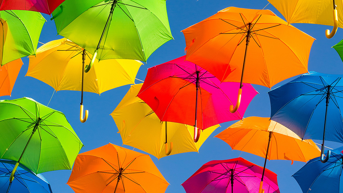 pone venta un paraguas de bolsillo que cambia de color con la lluvia