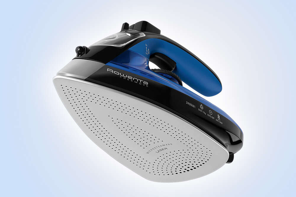 La plancha de vapor Rowenta Freemove DE5010, disponible en Amazon