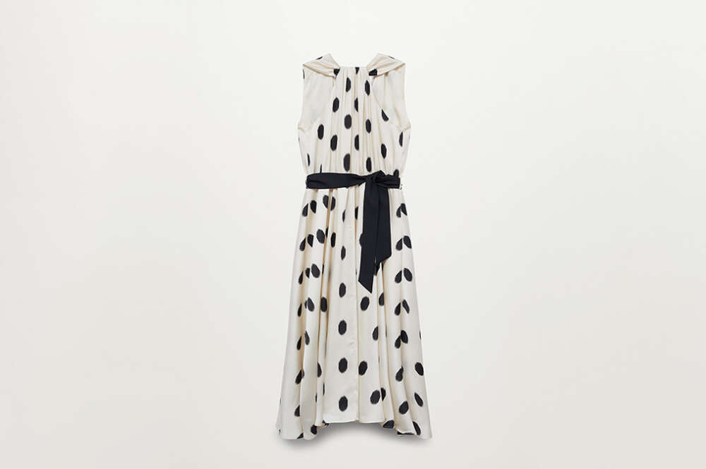Vestido estampado con cinturón, de Mango
