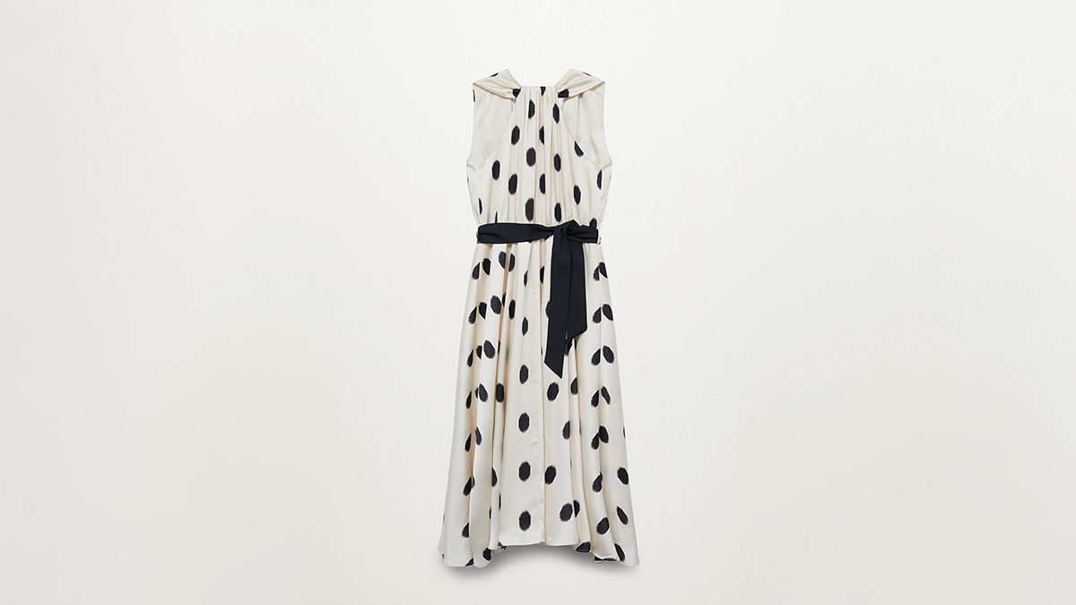 Vestido estampado con cinturón, de Mango