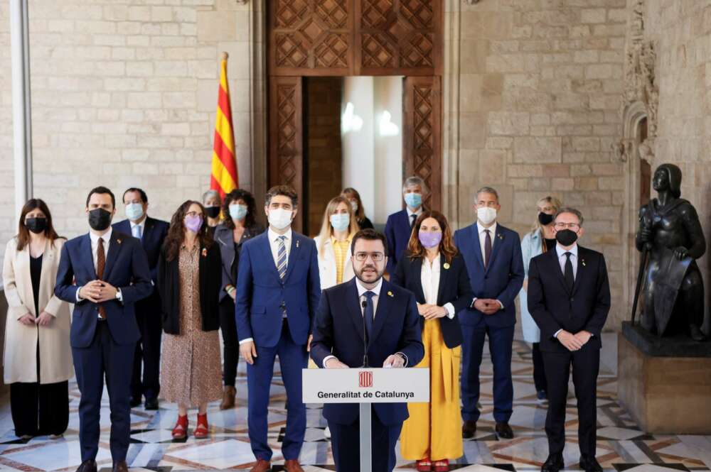 El presidente de la Generalitat, Pere Aragonès, durante una declaración institucional que realizó acompañado de todos los consellers del Govern. EFE/Quique García