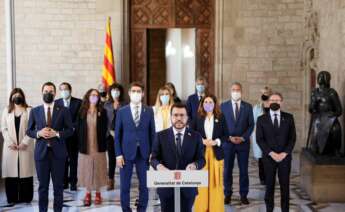 El presidente de la Generalitat, Pere Aragonès, durante una declaración institucional que realizó acompañado de todos los consellers del Govern. EFE/Quique García