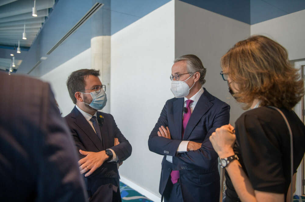 El presidente de la Generalitat, Pere Aragonès, junto al presidente del Cercle d'Economia, Javier Faus / CE
