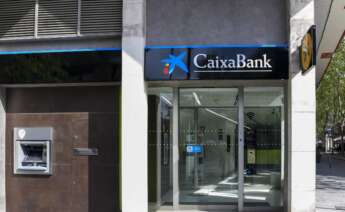 Oficina con el cambio de imagen a Caixabank/ Caixabank