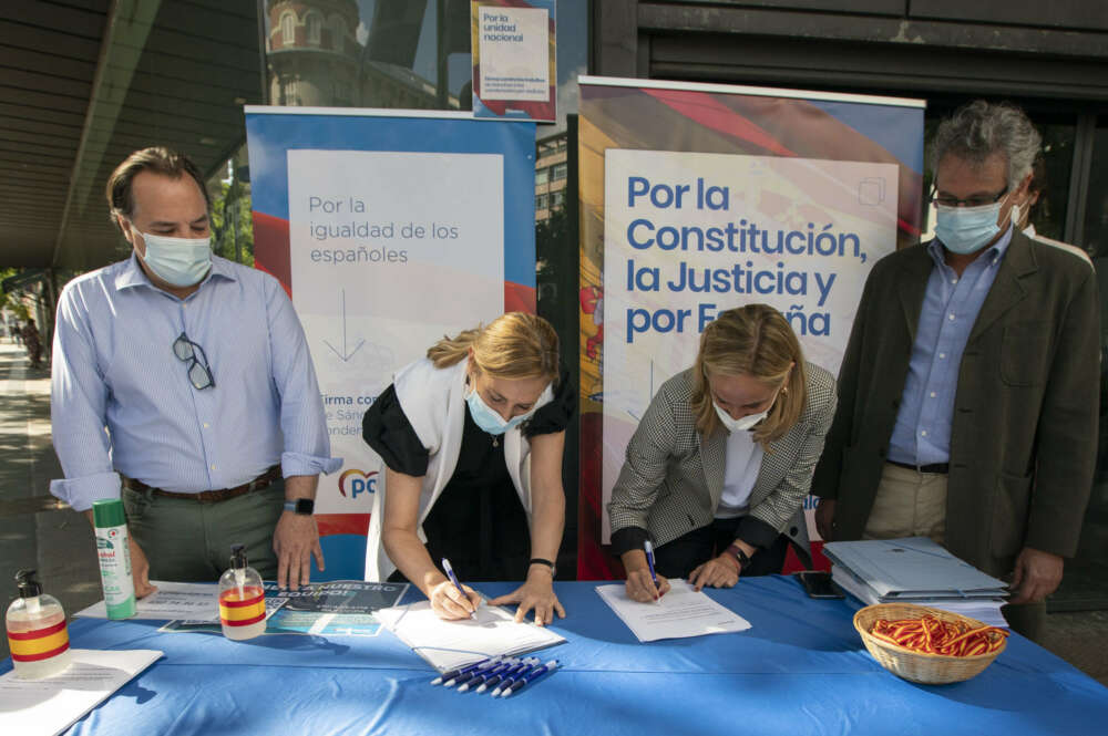 Beltran y Camíns, en la recogida de firma contra indultos