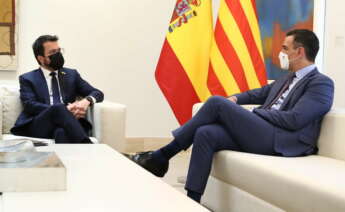 El presidente de la Generalitat, Pere Aragonès, junto a Pedro Sánchez en su primera reunión formal con el presidente del Gobierno como 'president' . Foto: Pool Moncloa / Borja Puig de la Bellacasa y Fernando Calvo.