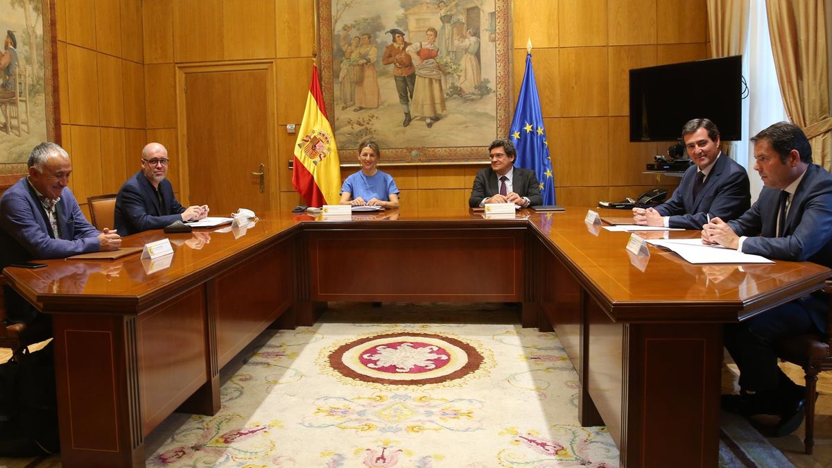 Los ministros de Trabajo y Seguridad Social, Yolanda Díaz y José Luis Escrivá, se reúnen con los secretarios generales de CCOO (Unai Sordo)y UGT (Pepe Álvarez) y con los presidente de CEOE (Antonio Garamendi) y Cepyme (Gerardo Cuerva)