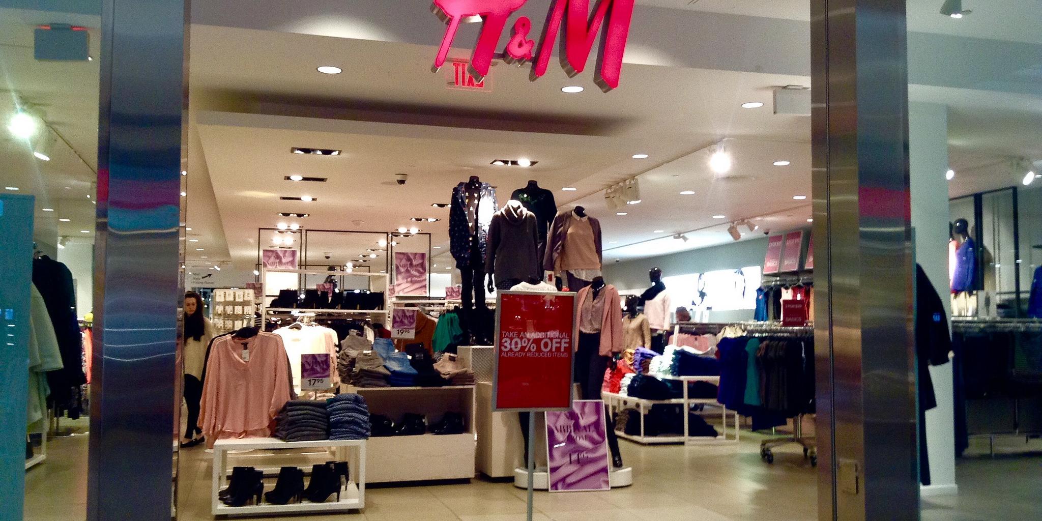 Entrada de una tienda de H&M