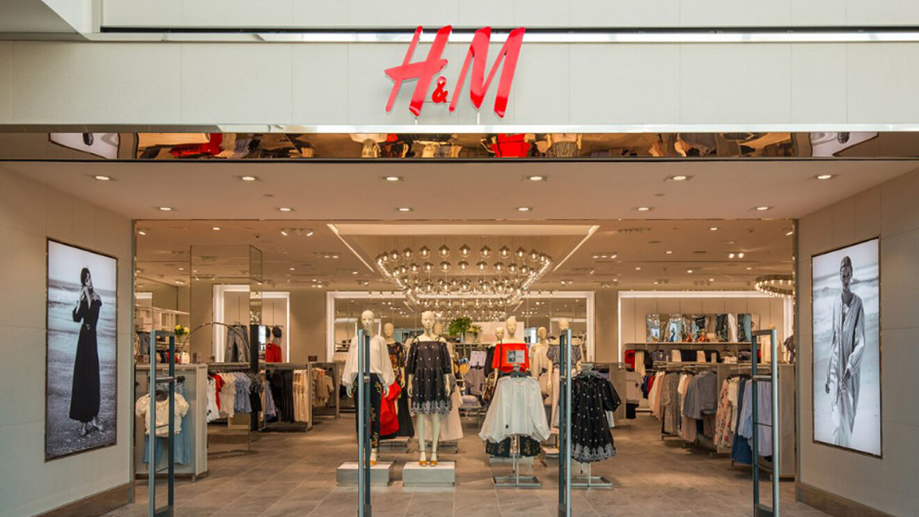 La entrada de una tienda de H&M