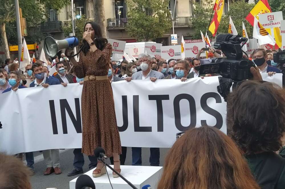 Inés Arrimadas, durante su intervención contra los indultos en la manifestación de Ciudadanos frente a la delegación del Gobierno / ED