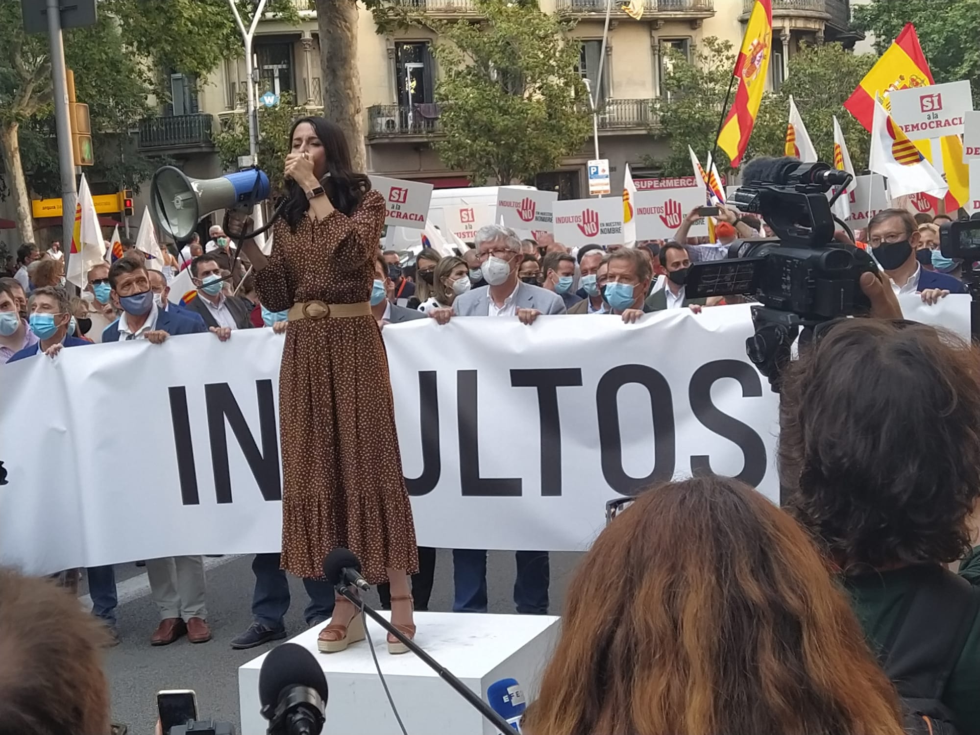 Arrimadas acusa a Sánchez de "vender por cuatro votos" a los catalanes con  los indultos