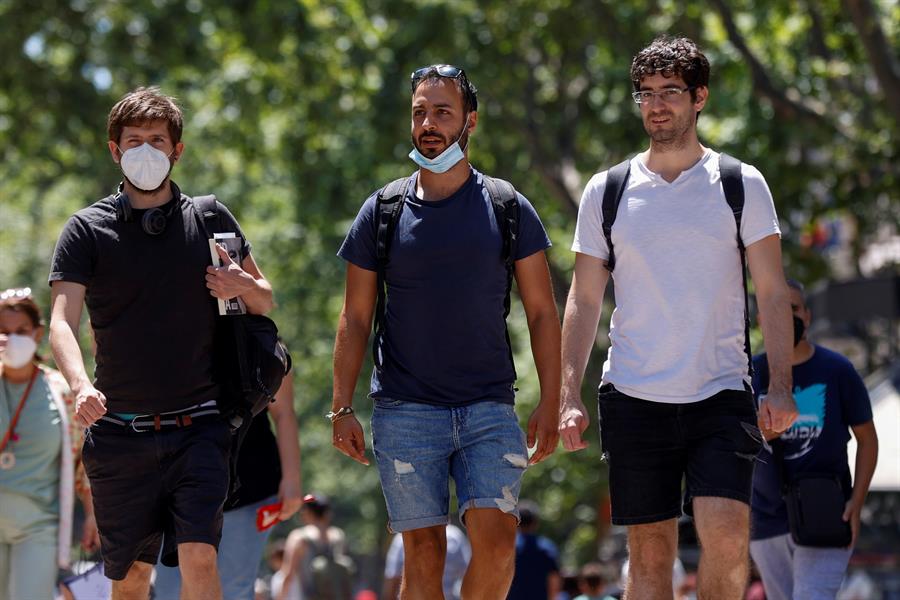 Vista general del centro de Barcelona este sábado, primer día sin mascarrilla en exteriores EFE/Toni Albir