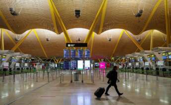 La terminal T4 del aeropuerto de Barajas en Madrid. EFE/ Emilio Naranjo/Archivo